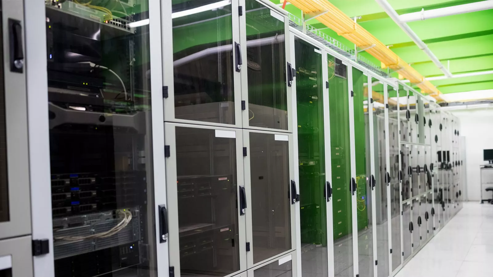 برق و شبکه در کانکس‌های سازمانی — راهنمای جامع و کاربردی