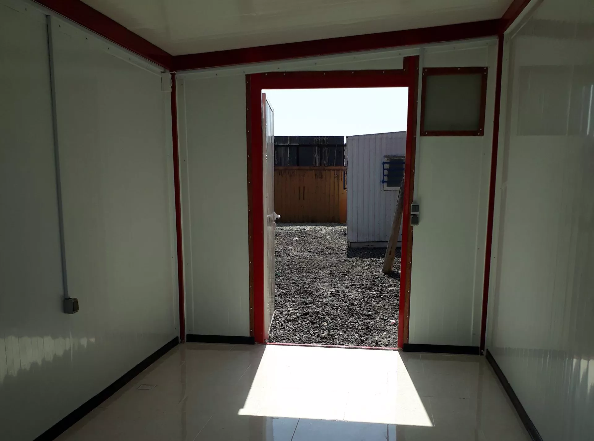 برق و شبکه در کانکس‌های سازمانی — راهنمای جامع و کاربردی