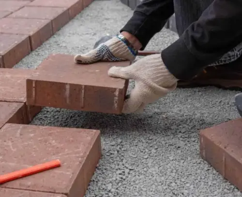 کف‌سازی در کانکس‌ها: انتخاب متریال مناسب برای دوام و کارایی در سازه‌های پیش‌ساخته